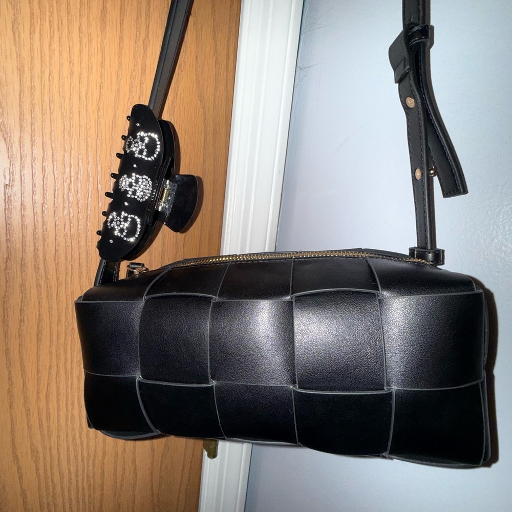 Y2K Black Woven Leather Shoulder Bag with skull hair clip.